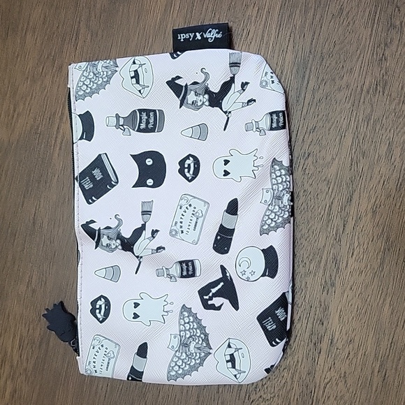 Three Ipsy Makeup Bags - Picture 2 of 10